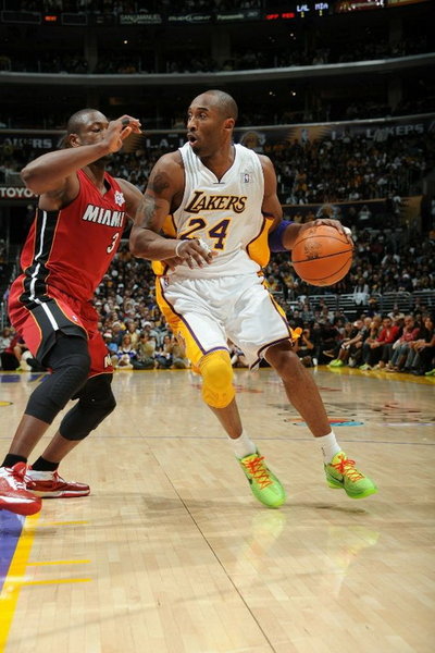 kobe-bryant-nike-zoom-kobe-vi-dwyane-wade-air-jordan-2011_resize.jpg